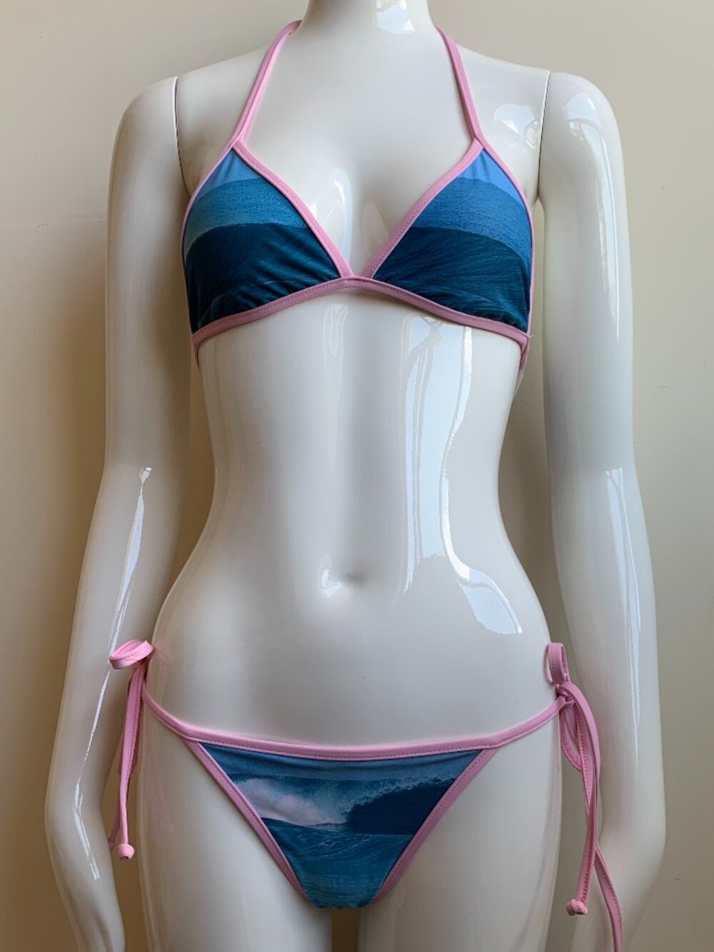 Aaron Chang Blue wave reversible triangle tie side navy photo print bikini